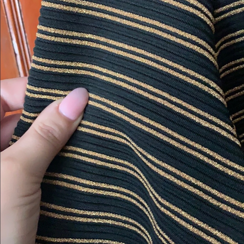 Pretty Little Thing Gold Striped Plunge Bodycon - Picture 4 of 4